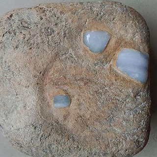 翡翠冰种原石的皮壳表现