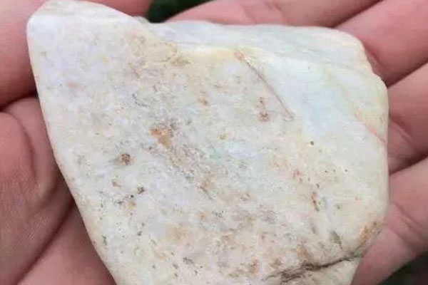 莫西沙的翡翠原石多吗？莫西沙翡翠原石皮壳有什么特征？