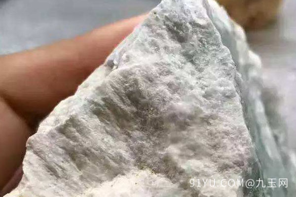 大马坎冰种翡翠原石的特点