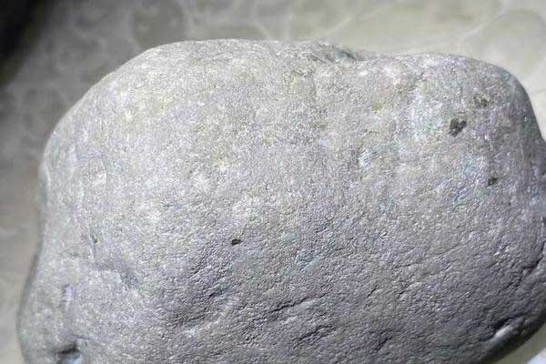 如何了解翡翠原石 拿到一个翡翠原石如何分析？