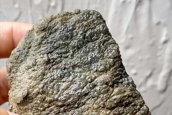 黄梨皮翡翠原石的特点 翡翠原石常见的皮壳分类
