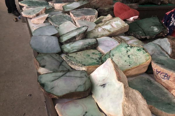 淄博张店翡翠原石市场在哪里 一般在哪里可以买到翡翠原石