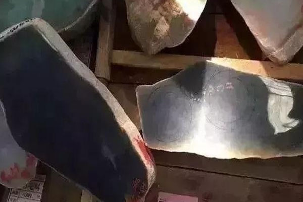 翡翠原石怎么切成收藏品 翡翠原石的几种切割方式