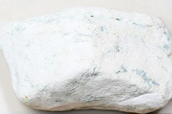 临清翡翠原石怎么看皮 翡翠原石的皮壳有哪些
