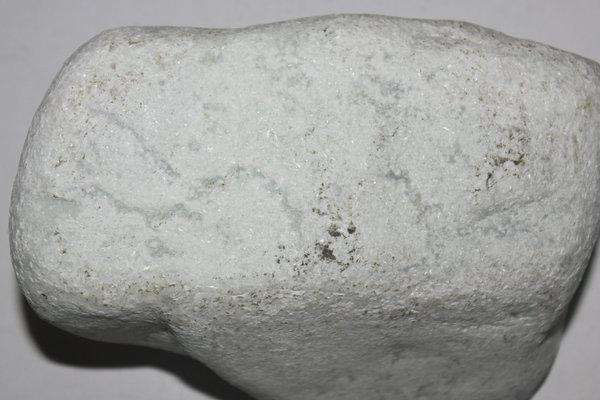 龙石种翡翠原石皮壳特点 龙石种翡翠的价值很高吗