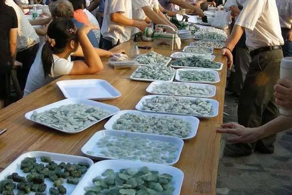 上海玉器翡翠原石在哪 上海哪里能买到翡翠原石