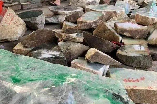 徐州翡翠原石交易市场在哪里 哪里能找到翡翠原石