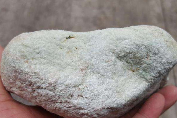 翡翠原石水皮石有哪些 翡翠原石的皮种类介绍