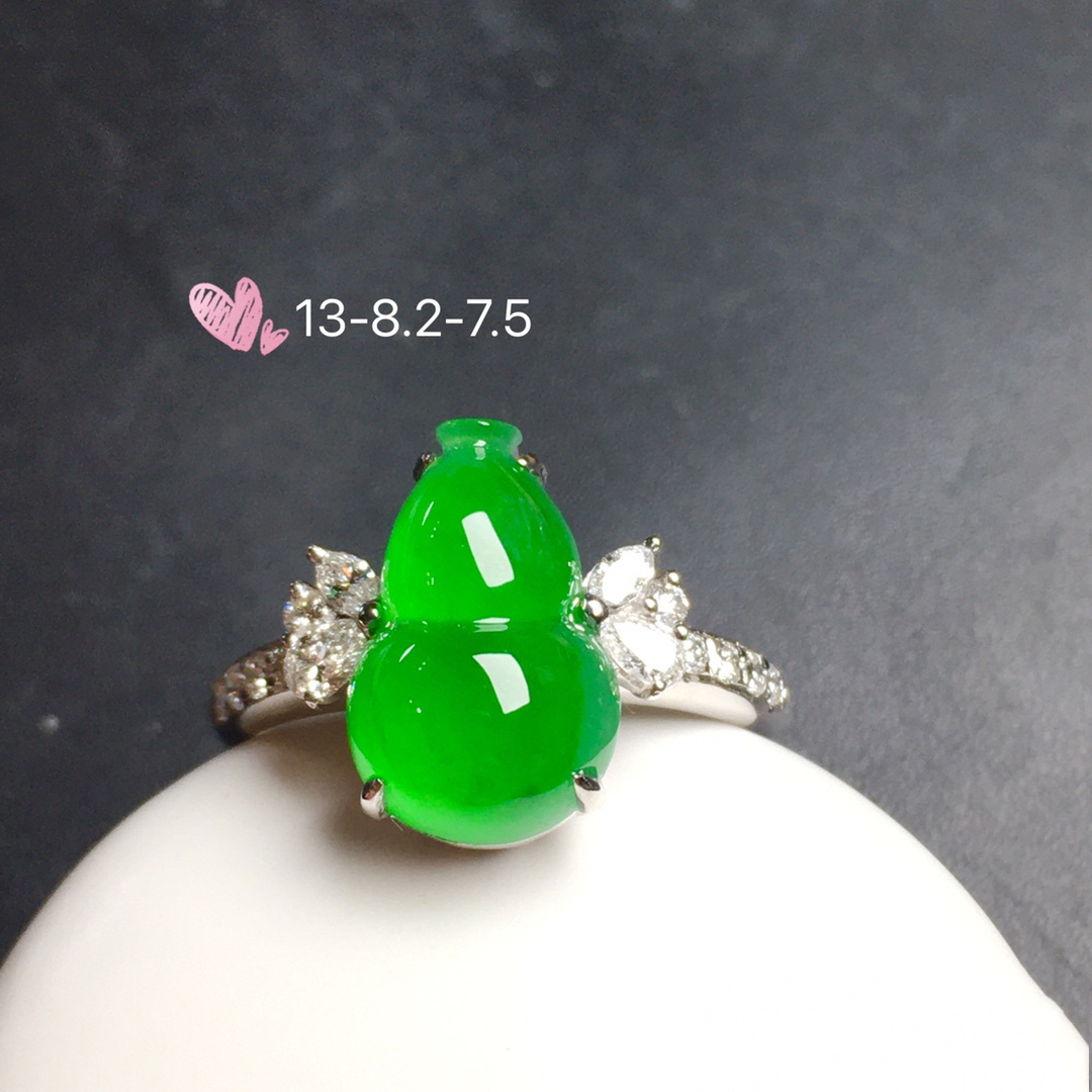 【葫芦戒指，冰正阳绿】通透，‮润水‬细腻，完美，18k金‮华奢‬钻‮镶石‬嵌☕